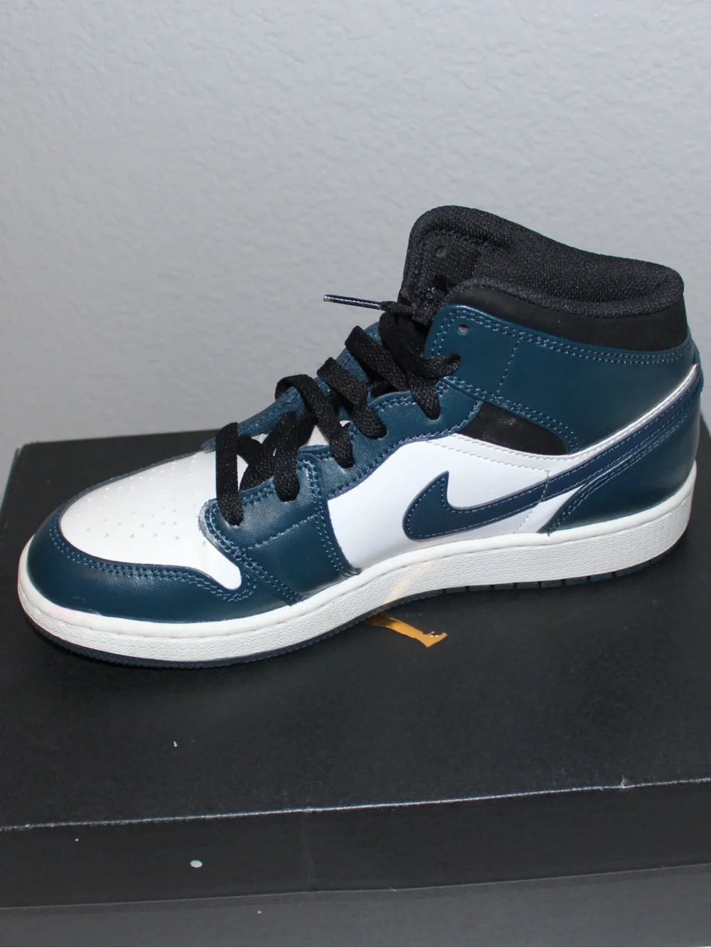 Nike Air Jordan 1 Mid - White and Teal Blue